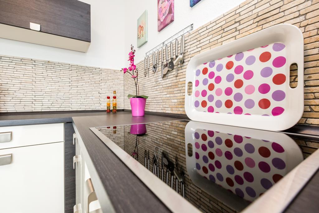 Apartment Koeln Rath Bagian luar foto